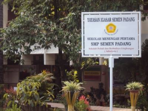 Semen Padang Junior High School, Private School | We provide Indonesia infrastructure map on various property sectors and data. Access property listings, infrastructure developments, news, and valuable transaction data for informed decisions.