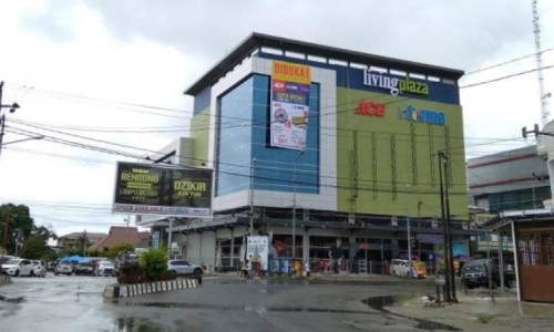 Living Plaza Padang, Leased Retail, Kawan Lama Retail Group | We provide Indonesia infrastructure map on various property sectors and data. Access property listings, infrastructure developments, news, and valuable transaction data for informed decisions.