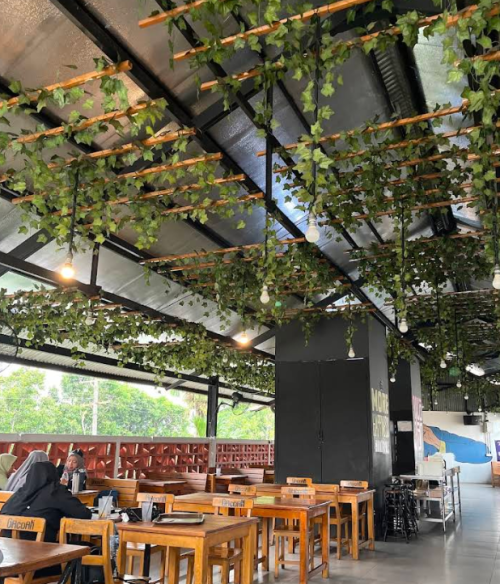 Mie Gacoan Demang Lebar Daun, Stand Alone Retail | We provide Indonesia infrastructure map on various property sectors and data. Access property listings, infrastructure developments, news, and valuable transaction data for informed decisions.