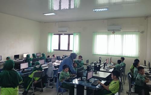 Al-Azhar 45 Islamic Elementary School, Private School | We provide Indonesia infrastructure map on various property sectors and data. Access property listings, infrastructure developments, news, and valuable transaction data for informed decisions.