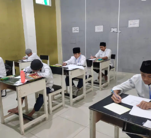 Al Istiqomah Islamic Integrated Junior High School, Private School | We provide Indonesia infrastructure map on various property sectors and data. Access property listings, infrastructure developments, news, and valuable transaction data for informed decisions.