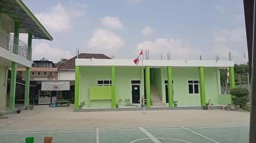 Nur Ismail Islamic Elementary School, Private School | We provide Indonesia infrastructure map on various property sectors and data. Access property listings, infrastructure developments, news, and valuable transaction data for informed decisions.