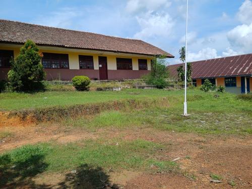 Tunas Bakti Junior High School, Private School | We provide Indonesia infrastructure map on various property sectors and data. Access property listings, infrastructure developments, news, and valuable transaction data for informed decisions.
