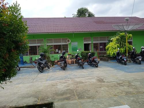 Yayasan Bakti High School, Private School | We provide Indonesia infrastructure map on various property sectors and data. Access property listings, infrastructure developments, news, and valuable transaction data for informed decisions.