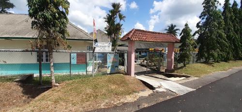 YPS 1 Elementary School, Private School | We provide Indonesia infrastructure map on various property sectors and data. Access property listings, infrastructure developments, news, and valuable transaction data for informed decisions.
