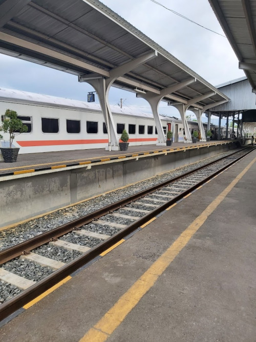 Padang Station, Airport Train Station | We provide Indonesia infrastructure map on various property sectors and data. Access property listings, infrastructure developments, news, and valuable transaction data for informed decisions.