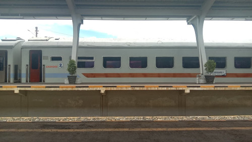 Padang Station, Airport Train Station | We provide Indonesia infrastructure map on various property sectors and data. Access property listings, infrastructure developments, news, and valuable transaction data for informed decisions.
