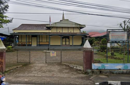 Fransiscus Primary School, Private School | We provide Indonesia infrastructure map on various property sectors and data. Access property listings, infrastructure developments, news, and valuable transaction data for informed decisions.