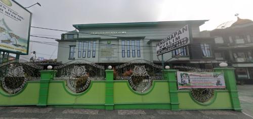Uswatun Hasanah Senior High School Padang Panjang, Private School | We provide Indonesia infrastructure map on various property sectors and data. Access property listings, infrastructure developments, news, and valuable transaction data for informed decisions.