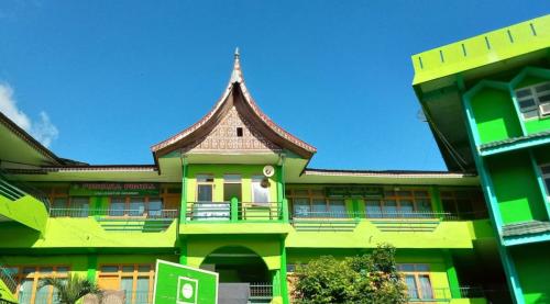 Uswatun Hasanah Senior High School Padang Panjang, Private School | We provide Indonesia infrastructure map on various property sectors and data. Access property listings, infrastructure developments, news, and valuable transaction data for informed decisions.