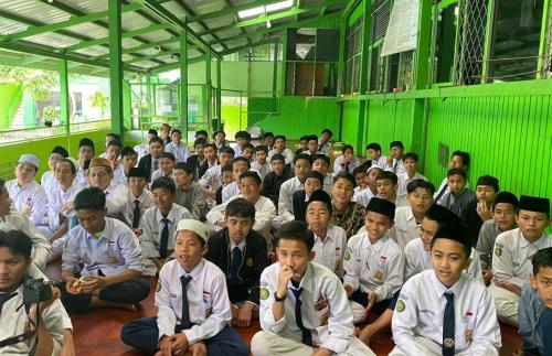 Uswatun Hasanah Junior High School Padang Panjang, Private School | We provide Indonesia infrastructure map on various property sectors and data. Access property listings, infrastructure developments, news, and valuable transaction data for informed decisions.