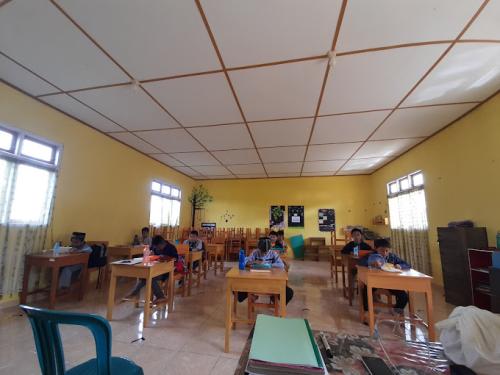 Integrated Ar- Raihan Pagar Alam Elementary School, Private School | We provide Indonesia infrastructure map on various property sectors and data. Access property listings, infrastructure developments, news, and valuable transaction data for informed decisions.
