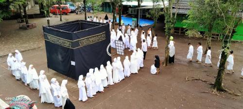 Integrated Lantabur Kindergarten, Private School | We provide Indonesia infrastructure map on various property sectors and data. Access property listings, infrastructure developments, news, and valuable transaction data for informed decisions.