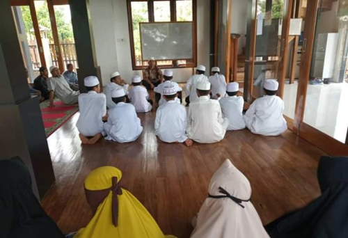 Integrated Miftahul Jannah Pagar Alam Junior high School, Private School | We provide Indonesia infrastructure map on various property sectors and data. Access property listings, infrastructure developments, news, and valuable transaction data for informed decisions.