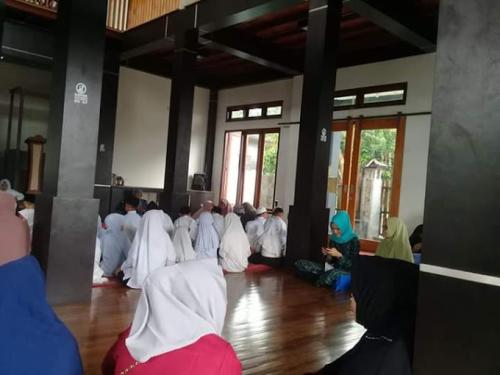 Integrated Miftahul Jannah Pagar Alam Junior high School, Private School | We provide Indonesia infrastructure map on various property sectors and data. Access property listings, infrastructure developments, news, and valuable transaction data for informed decisions.