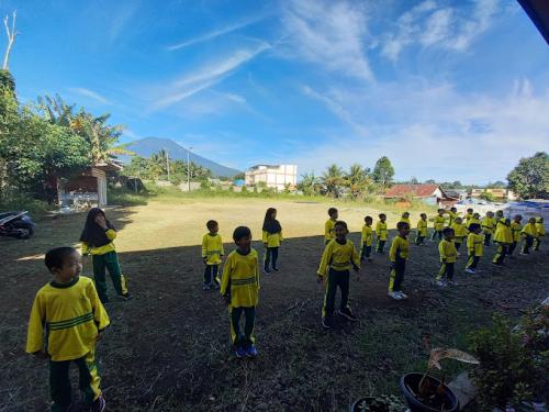 Integrated Persatuan Islamic Pagar Alam Elementary School, Private School | We provide Indonesia infrastructure map on various property sectors and data. Access property listings, infrastructure developments, news, and valuable transaction data for informed decisions.