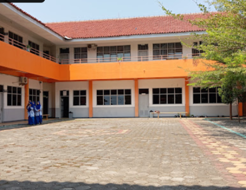 Al-Irsyad Al-Islamiyyah Senior High School, Private School | We provide Indonesia infrastructure map on various property sectors and data. Access property listings, infrastructure developments, news, and valuable transaction data for informed decisions.
