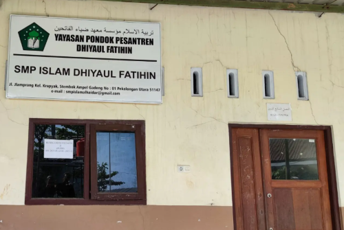Dhiyaul Fatihin Junior High School, Private School | We provide Indonesia infrastructure map on various property sectors and data. Access property listings, infrastructure developments, news, and valuable transaction data for informed decisions.