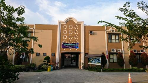 Islam Terpadu Al Bayyinah Junior High School, Private School | We provide Indonesia infrastructure map on various property sectors and data. Access property listings, infrastructure developments, news, and valuable transaction data for informed decisions.