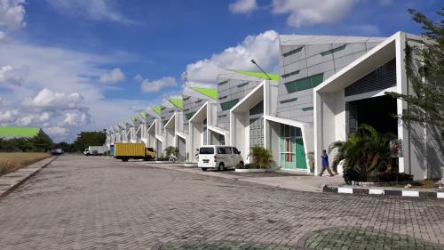 Ecogreen Warehouse Pekanbaru, Warehouse, RIAUMAS PRAKARSA UTAMA | We provide Indonesia infrastructure map on various property sectors and data. Access property listings, infrastructure developments, news, and valuable transaction data for informed decisions.