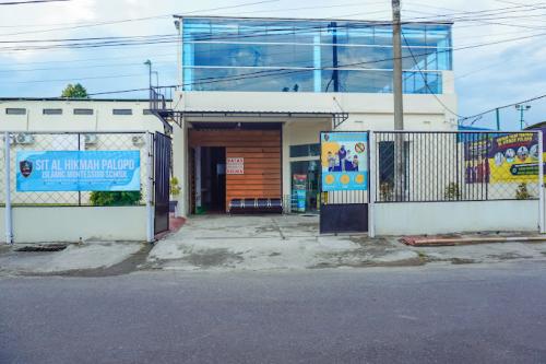 Integrated Al Hikmah Palopo Elementary School, Private School | We provide Indonesia infrastructure map on various property sectors and data. Access property listings, infrastructure developments, news, and valuable transaction data for informed decisions.