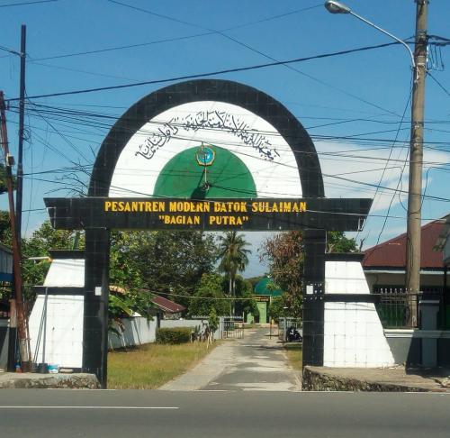 Datok Sulaiman Palopo Senior High School, Private School | We provide Indonesia infrastructure map on various property sectors and data. Access property listings, infrastructure developments, news, and valuable transaction data for informed decisions.