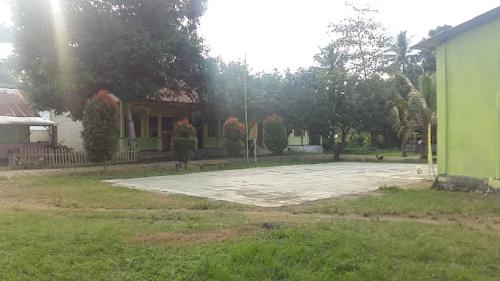 Intregrated Hidayatullah Junior Hogh School, Private School | We provide Indonesia infrastructure map on various property sectors and data. Access property listings, infrastructure developments, news, and valuable transaction data for informed decisions.