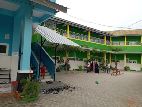 Integrated Insan Madani Junior High School, Private School | We provide Indonesia infrastructure map on various property sectors and data. Access property listings, infrastructure developments, news, and valuable transaction data for informed decisions.