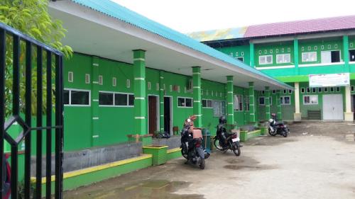 Integrated Insan Madani Elementary School, Private School | We provide Indonesia infrastructure map on various property sectors and data. Access property listings, infrastructure developments, news, and valuable transaction data for informed decisions.