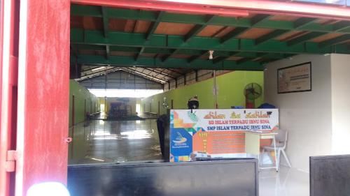 Ibnu Sina Integrated Islamic Junior High School, Private School | We provide Indonesia infrastructure map on various property sectors and data. Access property listings, infrastructure developments, news, and valuable transaction data for informed decisions.