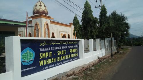 Wahdah Islamiyah Integrated Islamic Senior High School, Private School | We provide Indonesia infrastructure map on various property sectors and data. Access property listings, infrastructure developments, news, and valuable transaction data for informed decisions.