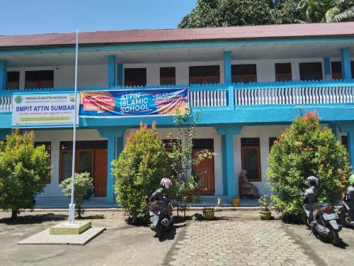 ATTIN Integrated Islamic Junior High School Sumbar, Private School | We provide Indonesia infrastructure map on various property sectors and data. Access property listings, infrastructure developments, news, and valuable transaction data for informed decisions.