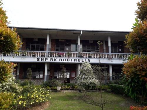 Budi Mulia 1 Junior High School, Private School | We provide Indonesia infrastructure map on various property sectors and data. Access property listings, infrastructure developments, news, and valuable transaction data for informed decisions.
