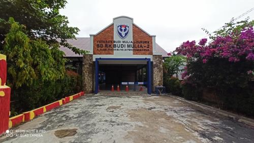Budi Mulia 2 Elementary School, Private School | We provide Indonesia infrastructure map on various property sectors and data. Access property listings, infrastructure developments, news, and valuable transaction data for informed decisions.