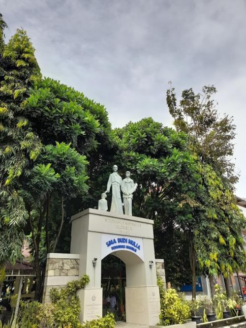 Budi Mulia Senior High School, Private School | We provide Indonesia infrastructure map on various property sectors and data. Access property listings, infrastructure developments, news, and valuable transaction data for informed decisions.