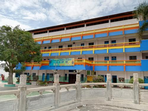 Budhist Manjusri Junior High School, Private School | We provide Indonesia infrastructure map on various property sectors and data. Access property listings, infrastructure developments, news, and valuable transaction data for informed decisions.