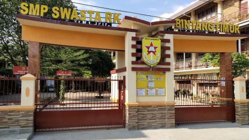 Bintang Timur Junior High School, Private School | We provide Indonesia infrastructure map on various property sectors and data. Access property listings, infrastructure developments, news, and valuable transaction data for informed decisions.