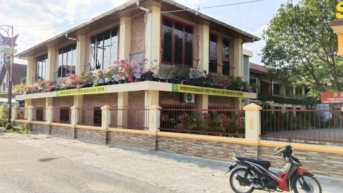 Bintang Timur Junior High School, Private School | We provide Indonesia infrastructure map on various property sectors and data. Access property listings, infrastructure developments, news, and valuable transaction data for informed decisions.