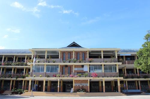 Cinta Rakyat 1 Junior High School, Private School | We provide Indonesia infrastructure map on various property sectors and data. Access property listings, infrastructure developments, news, and valuable transaction data for informed decisions.