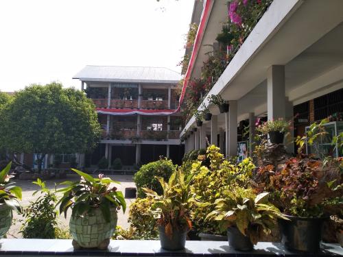 Cinta Rakyat 1 Junior High School, Private School | We provide Indonesia infrastructure map on various property sectors and data. Access property listings, infrastructure developments, news, and valuable transaction data for informed decisions.