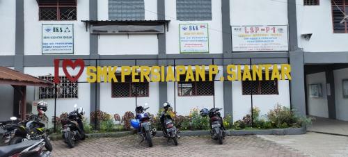 Persiapan Vocational High School, Private School | We provide Indonesia infrastructure map on various property sectors and data. Access property listings, infrastructure developments, news, and valuable transaction data for informed decisions.