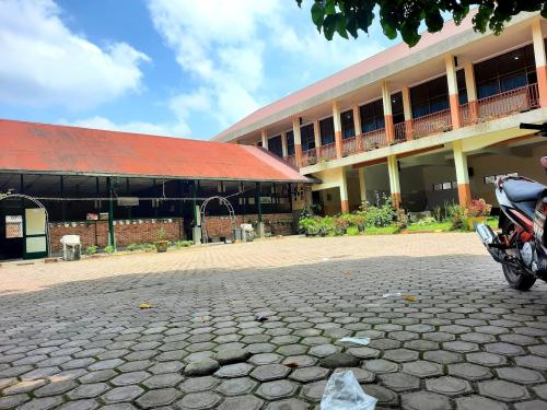 RK 7 Elementary School, Private School | We provide Indonesia infrastructure map on various property sectors and data. Access property listings, infrastructure developments, news, and valuable transaction data for informed decisions.