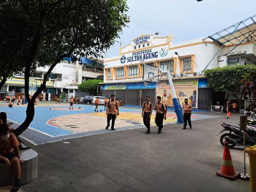 Sultan Agung Elementary School, Private School | We provide Indonesia infrastructure map on various property sectors and data. Access property listings, infrastructure developments, news, and valuable transaction data for informed decisions.