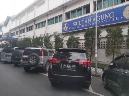 Sultan Agung Elementary School, Private School | We provide Indonesia infrastructure map on various property sectors and data. Access property listings, infrastructure developments, news, and valuable transaction data for informed decisions.