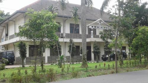 Seminari Senior High School, Private School | We provide Indonesia infrastructure map on various property sectors and data. Access property listings, infrastructure developments, news, and valuable transaction data for informed decisions.