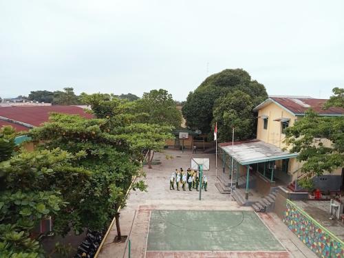 Taman Siswa Elementary School, Private School | We provide Indonesia infrastructure map on various property sectors and data. Access property listings, infrastructure developments, news, and valuable transaction data for informed decisions.