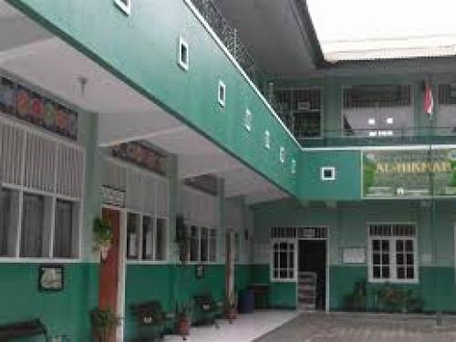 Al Hikmah Islamic Integrated Senior High School, Private School | We provide Indonesia infrastructure map on various property sectors and data. Access property listings, infrastructure developments, news, and valuable transaction data for informed decisions.