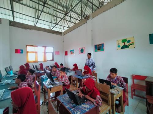 Al Kindi Integrated Elementary School, Private School | We provide Indonesia infrastructure map on various property sectors and data. Access property listings, infrastructure developments, news, and valuable transaction data for informed decisions.