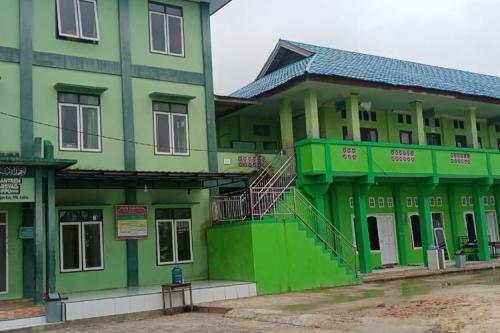 Syekh Muhammad Arsyad Al-Banjar Integrated Elementary School, Private School | We provide Indonesia infrastructure map on various property sectors and data. Access property listings, infrastructure developments, news, and valuable transaction data for informed decisions.