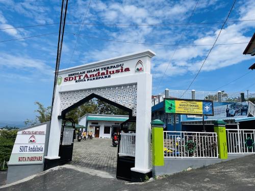 Andalusia Islamic Integrated Elementary School, Private School | We provide Indonesia infrastructure map on various property sectors and data. Access property listings, infrastructure developments, news, and valuable transaction data for informed decisions.